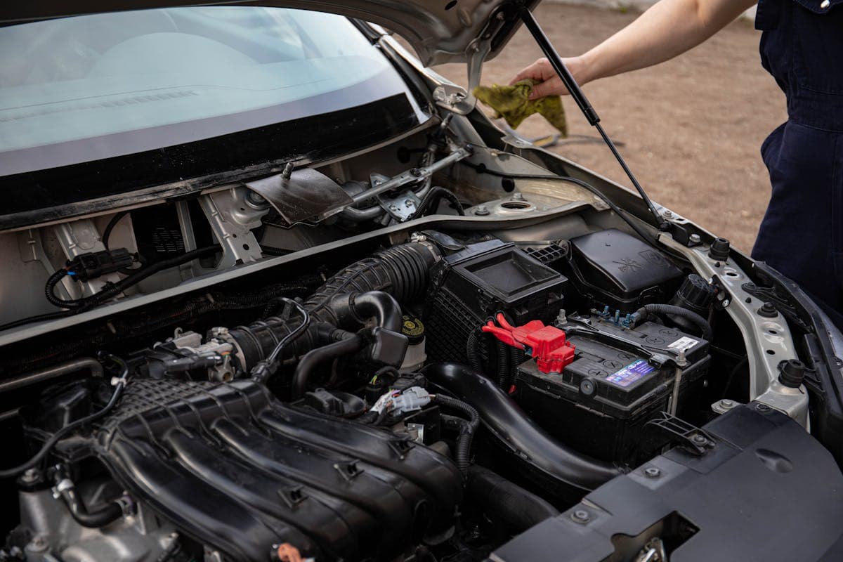 Bilbatteri — välj rätt och byt själv