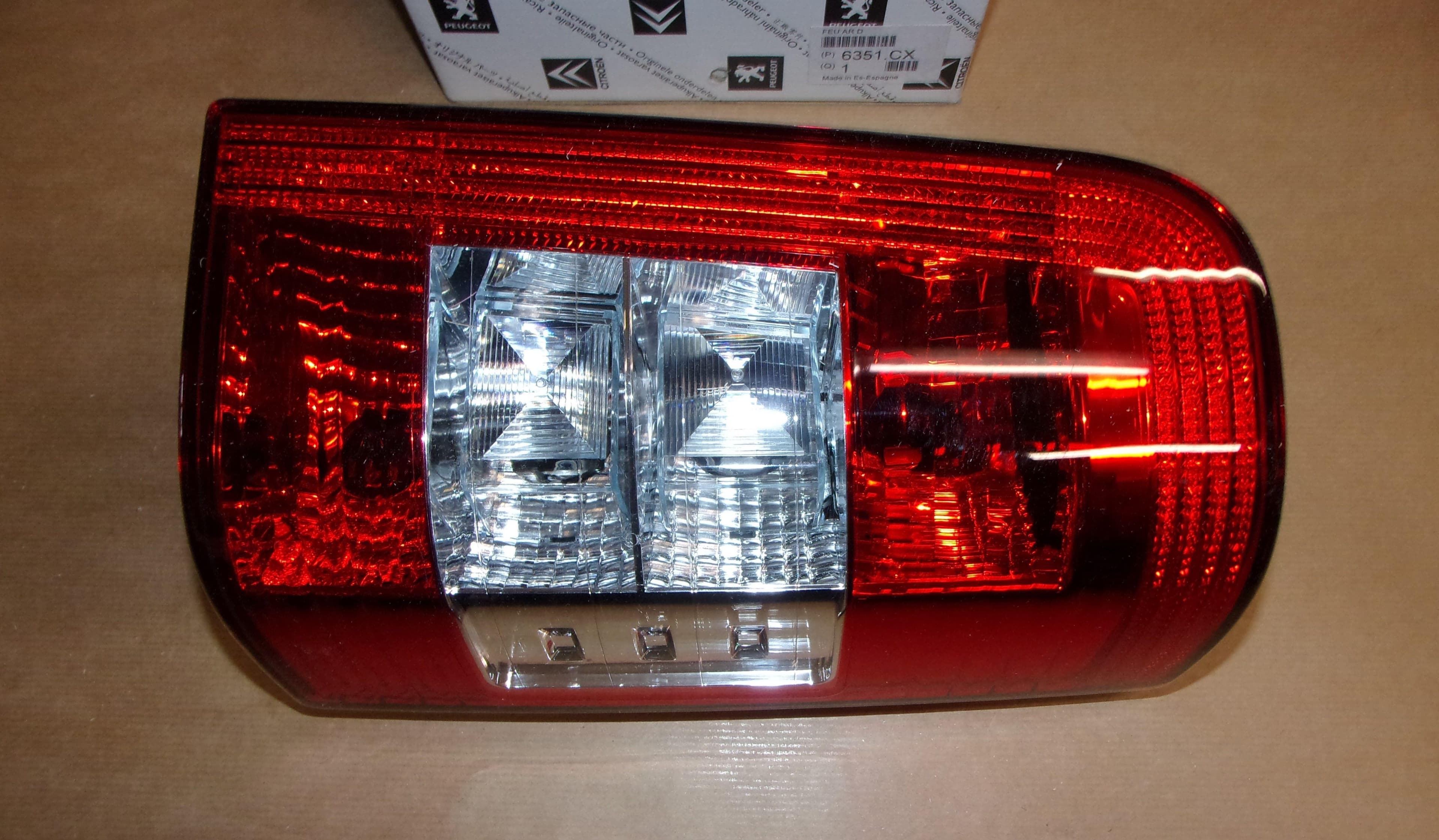 Bakljus - Citroën Berlingo, Peugeot Partner höger från Autofrance