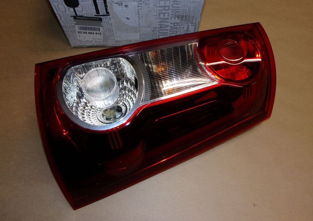 Bakljus - Dacia Logan I höger