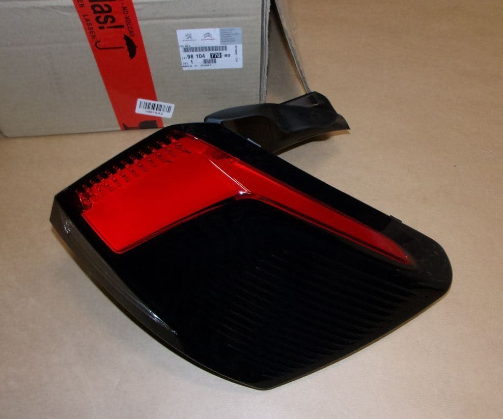 Bakljus - Peugeot 3008 II höger