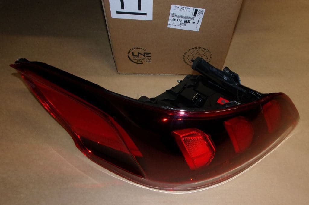 Bakljus - Peugeot 301 vänster från Autofrance