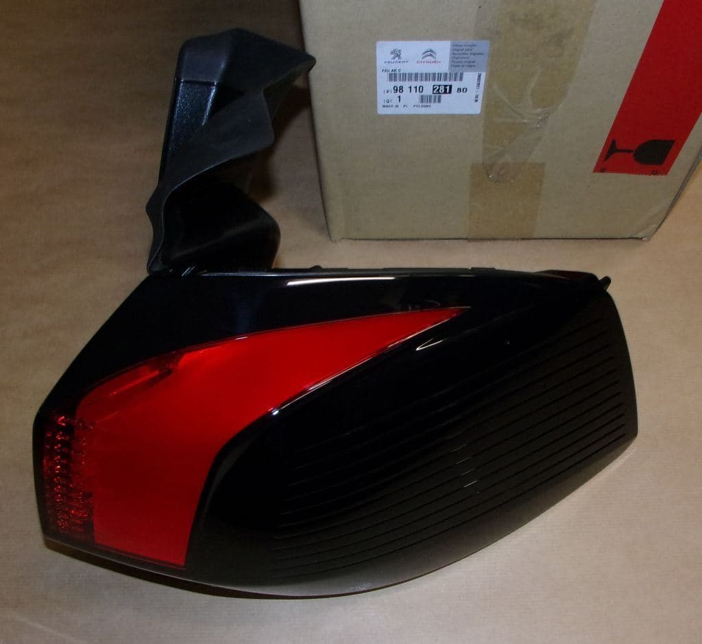Bakljus - Peugeot 5008 höger från Autofrance