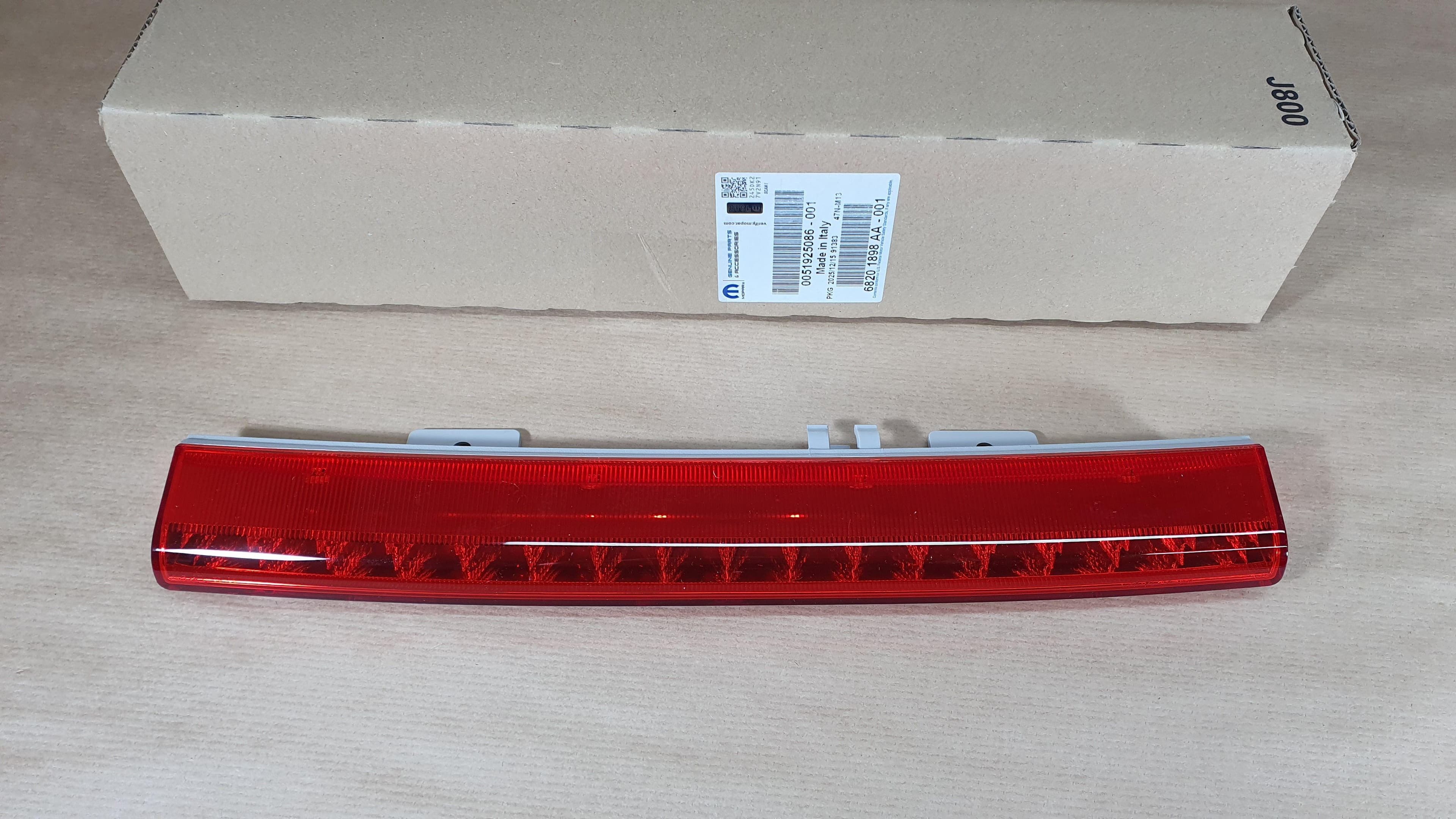 Bromsljus i bakruta, LED, (500L)