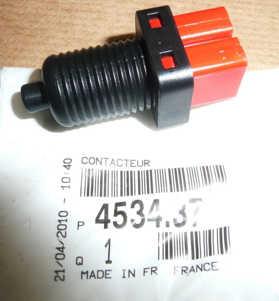 Bromsljusbrytare - Citroën C3/C4/P206/307/607 från Autofrance