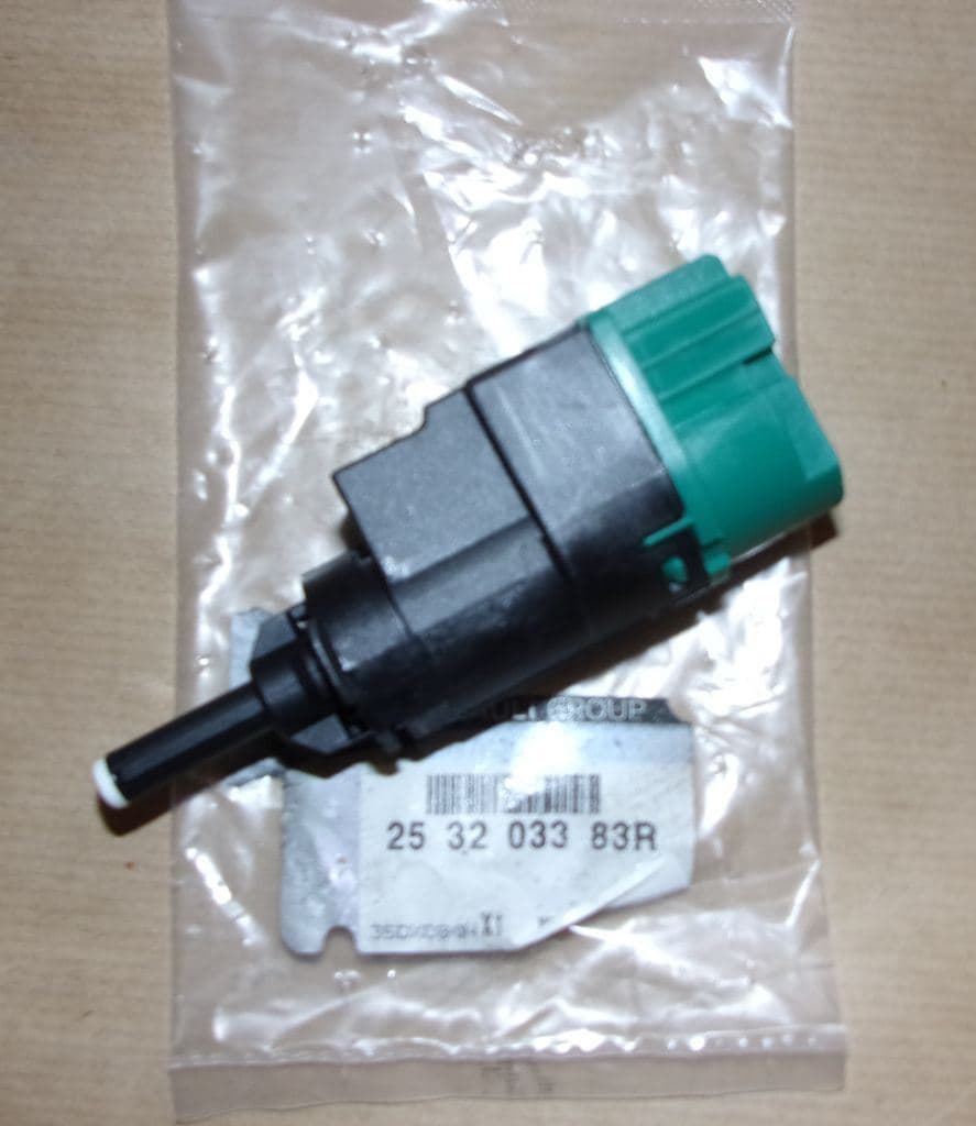 Bromsljusbrytare - Renault Trafic III från Autofrance