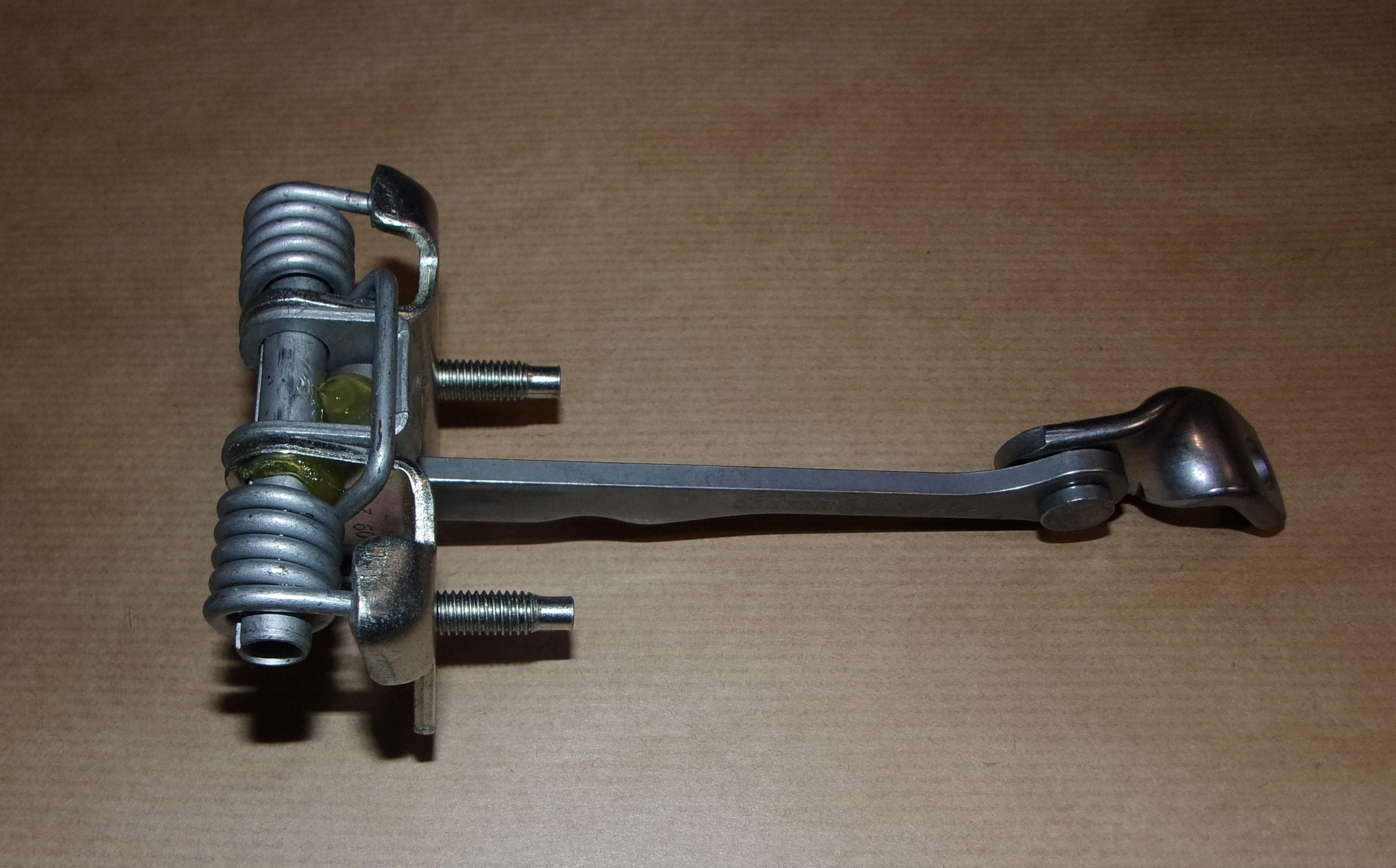 Dörrbegränsare - Dacia Duster, Fram från Autofrance - bild 2