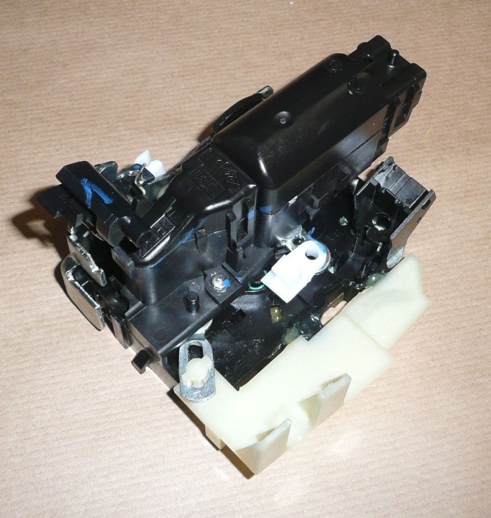 Dörrlås - Dacia Duster fram, Höger från Autofrance - bild 2