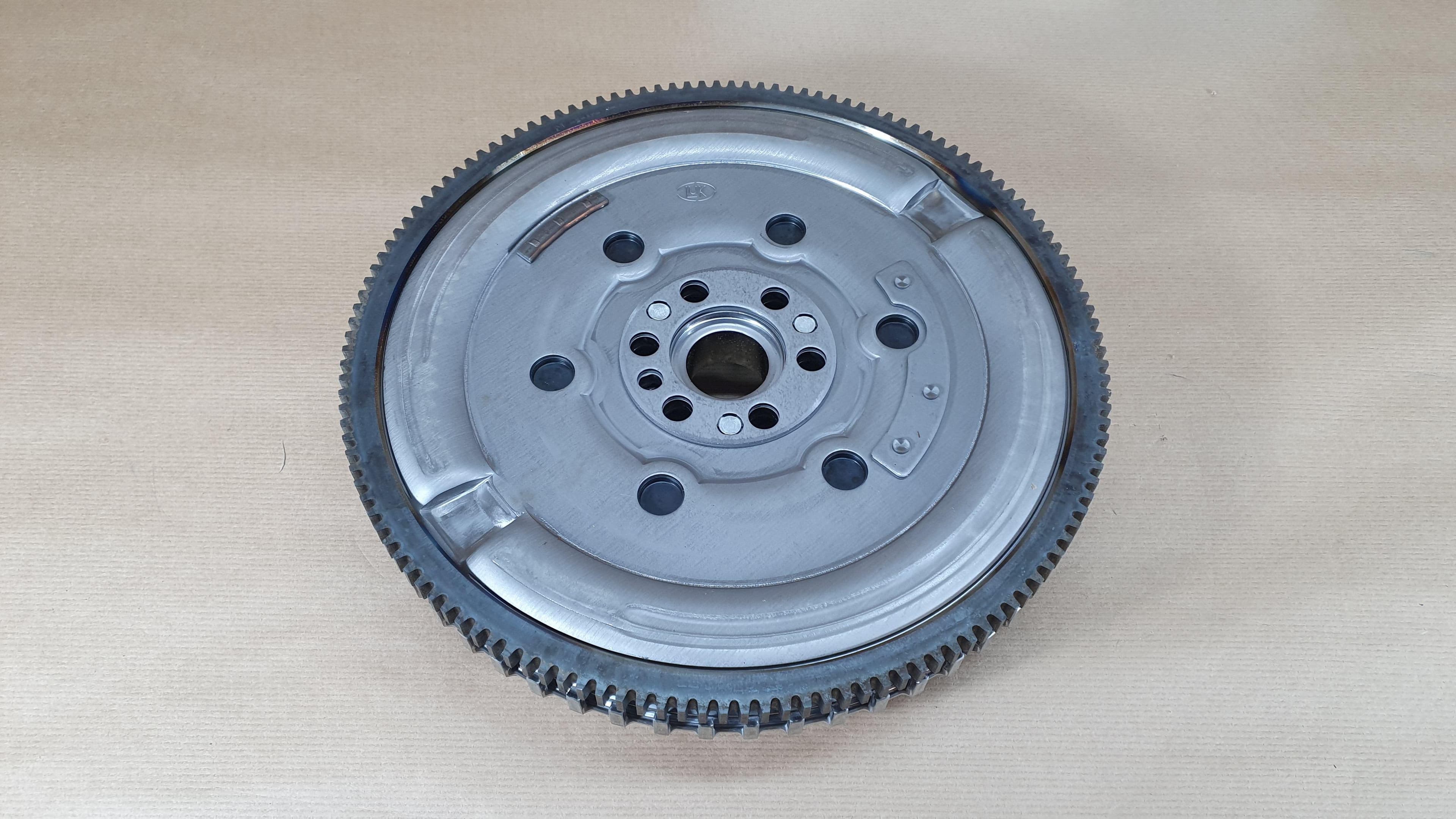 Dubbelmassesvänghjul - Renault Megane IV 0.9/1.0SCE från Autofrance - bild 2