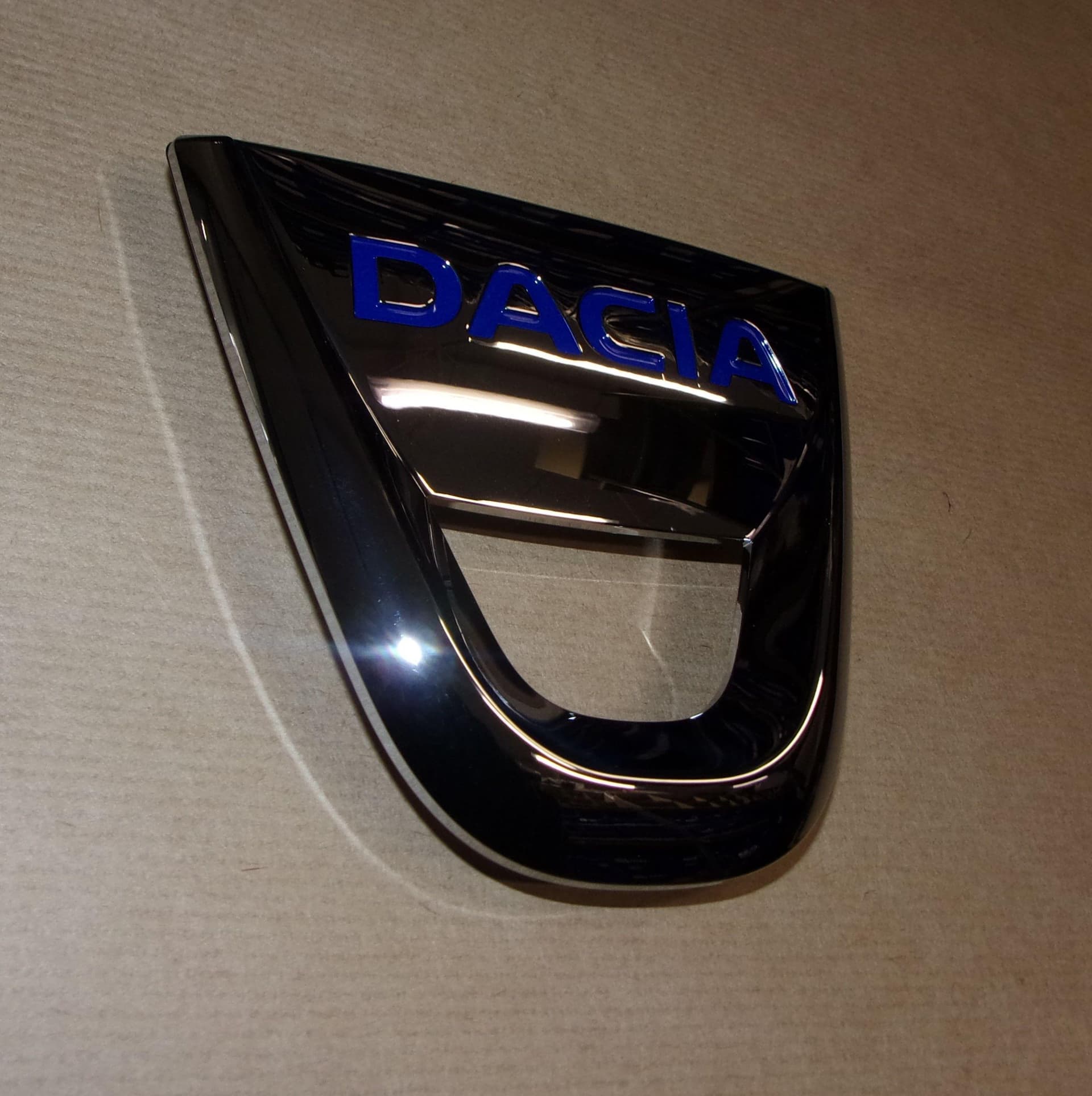 Emblem - Dacia Duster I/Logan II från Autofrance - bild 3