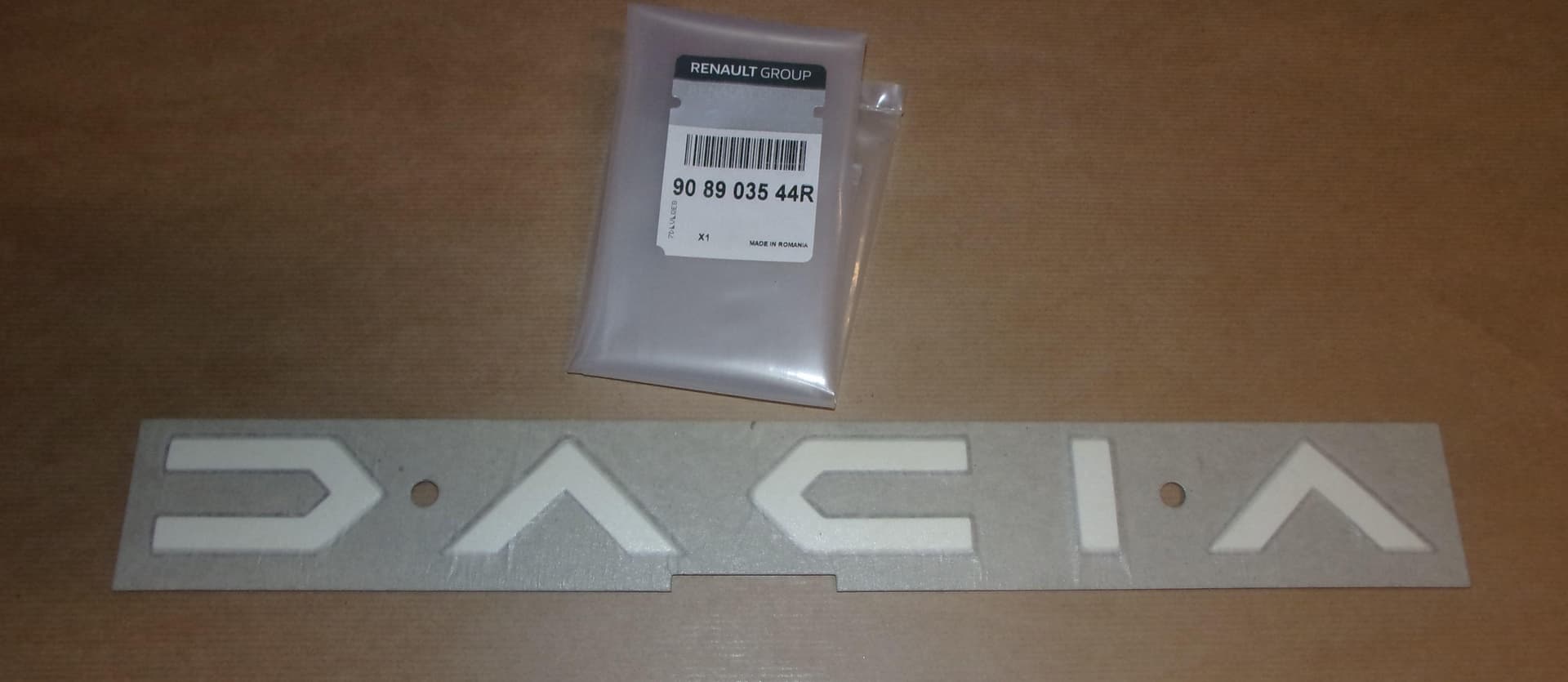 Emblem - Dacia Sandero III/Jogger, Bak från Autofrance