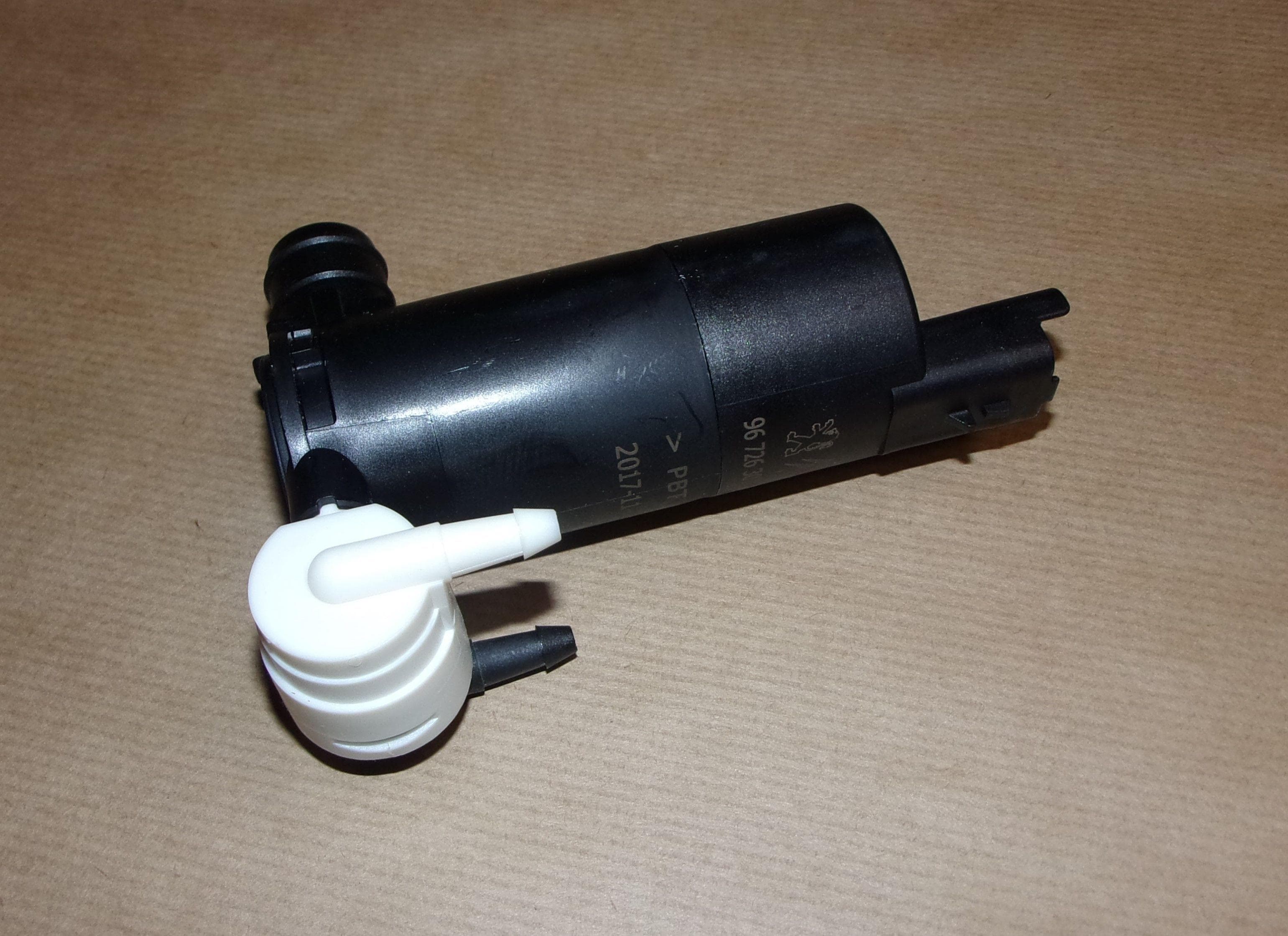 Spolarpump - Citroën C5 II, Peugeot Partner från Autofrance - bild 2