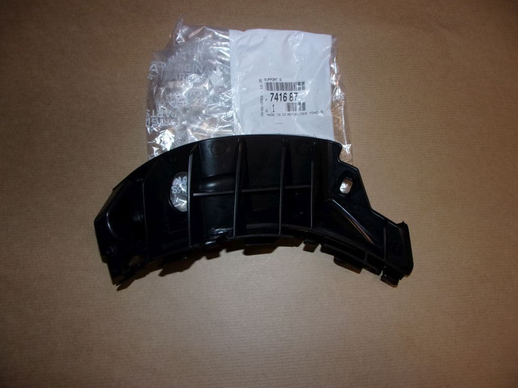 Stötfångarfäste - Citroën C1, Peugeot 107 fram, Vänster från Autofrance