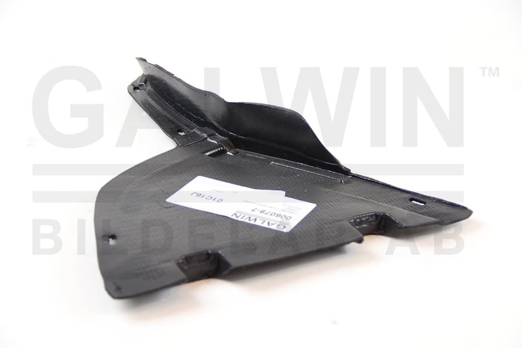 Hasplast under motor/stötfångare vä — Vänster från Galwin