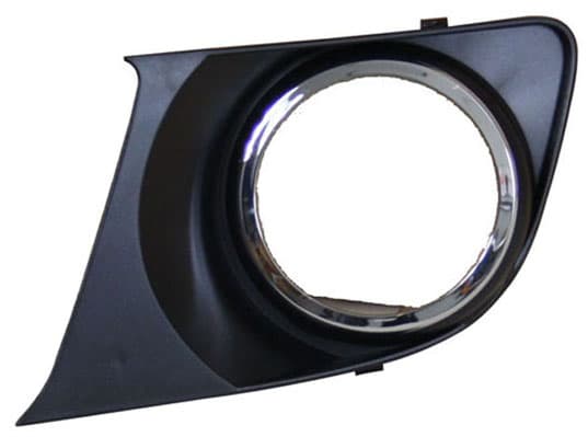 Galler i stötfångare hö med hål för dimljus