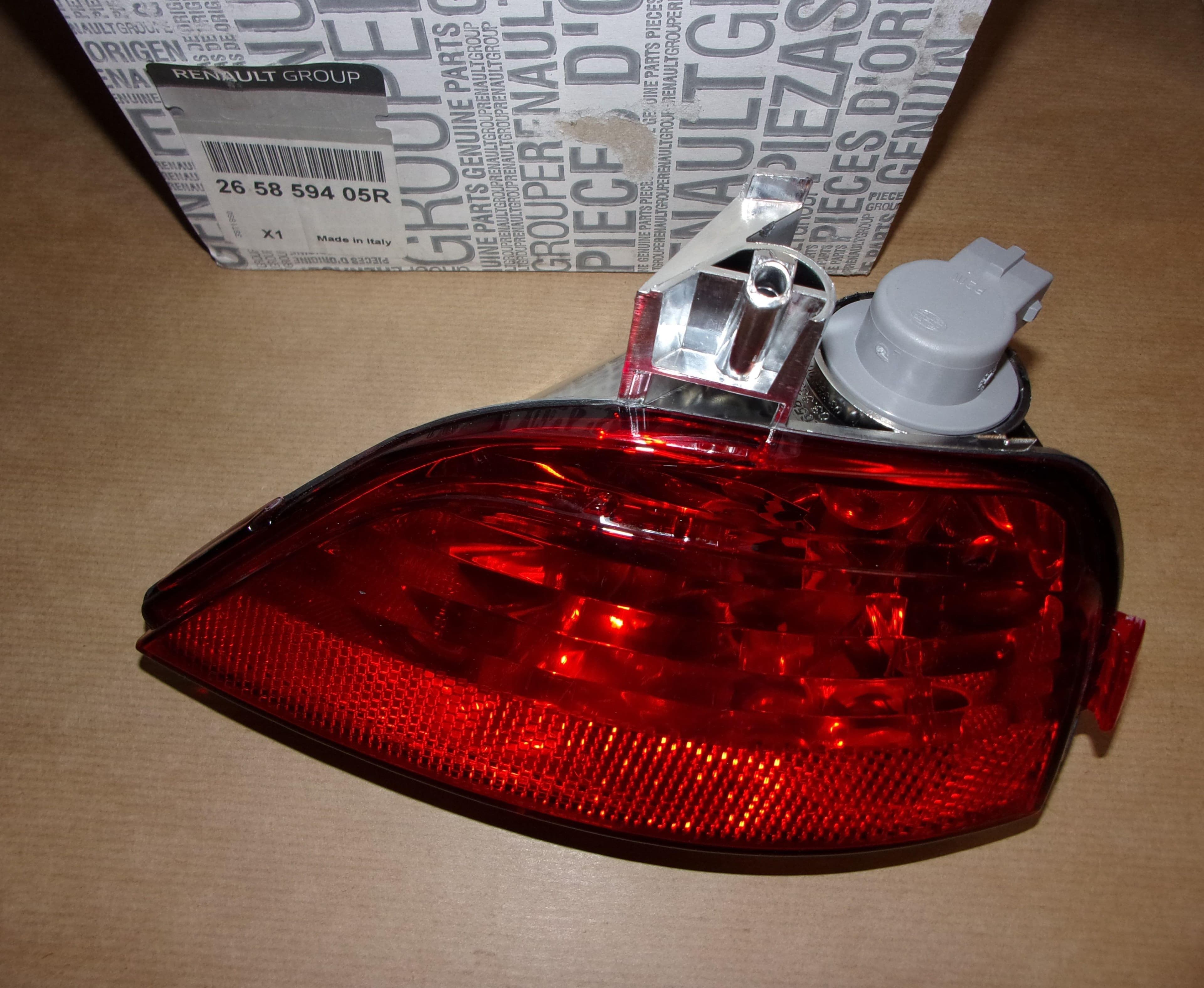 Dimljus - Renault Laguna III bak vänster från Autofrance