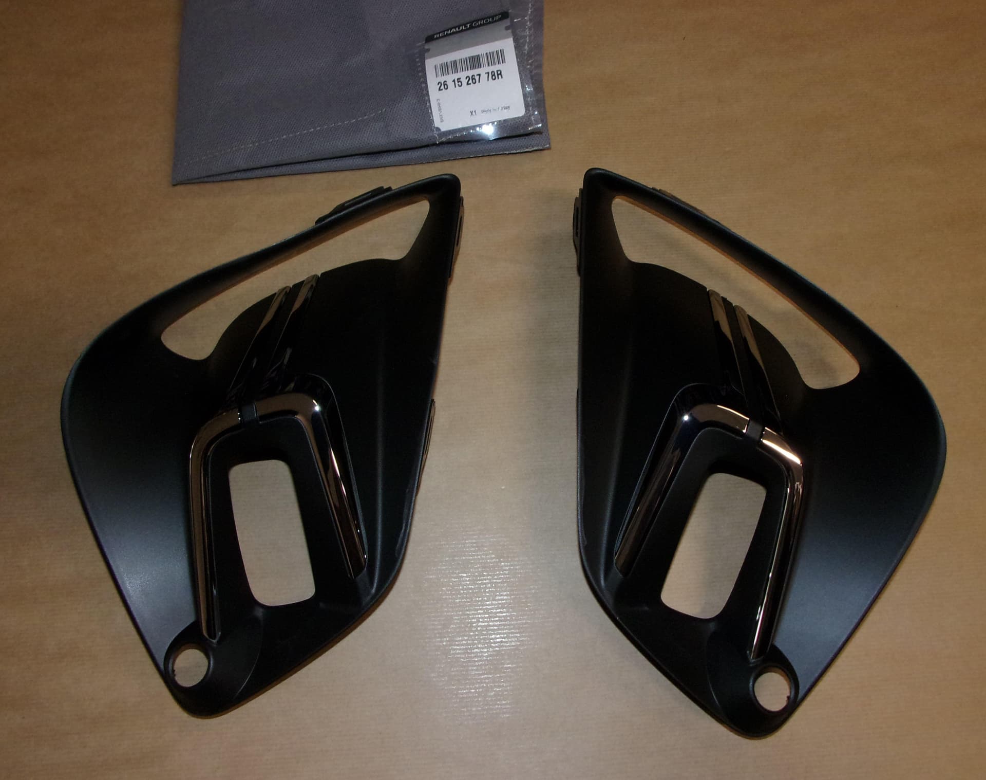 Grill - HALOGEN R CLIO V Krom KPL från Autofrance
