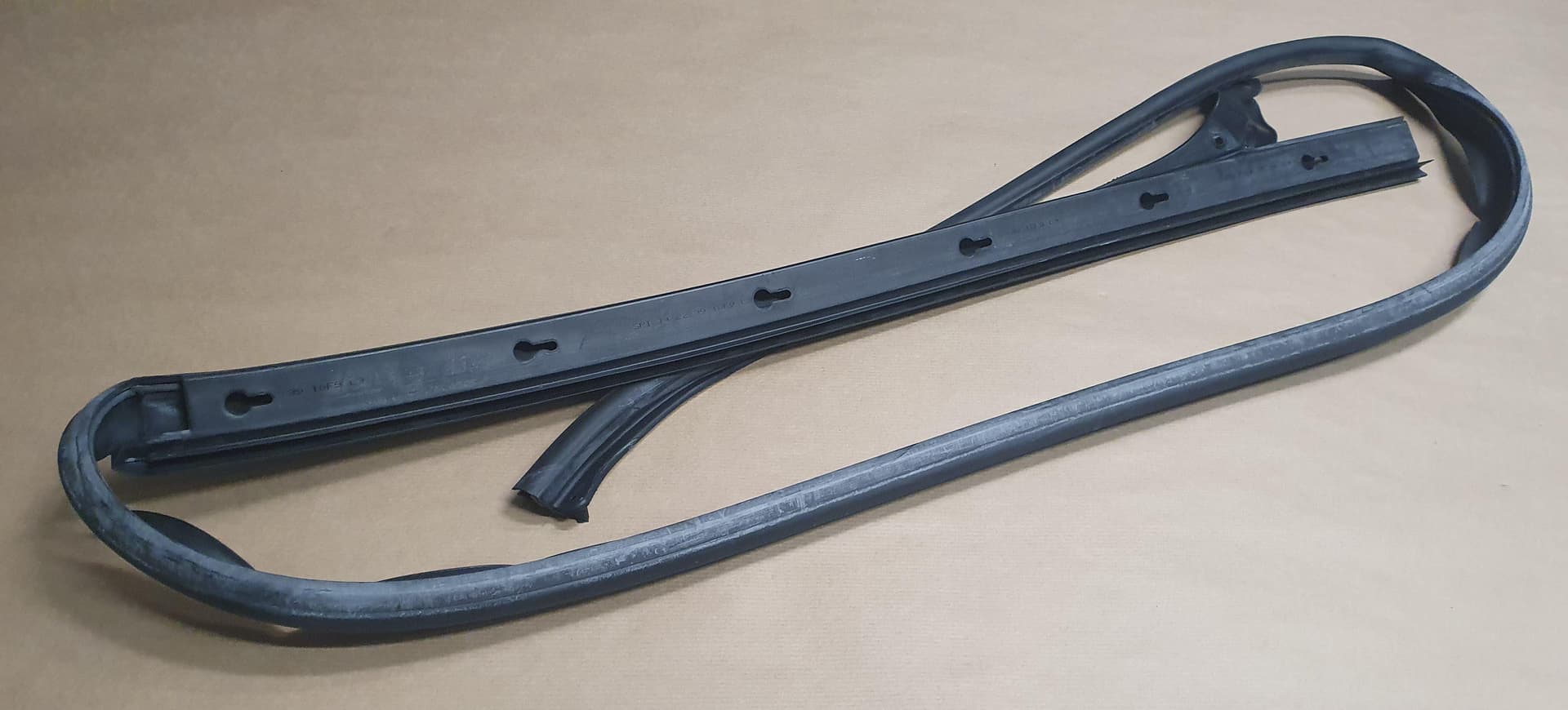 Packning - Ränna Tak P 406 höger från Autofrance