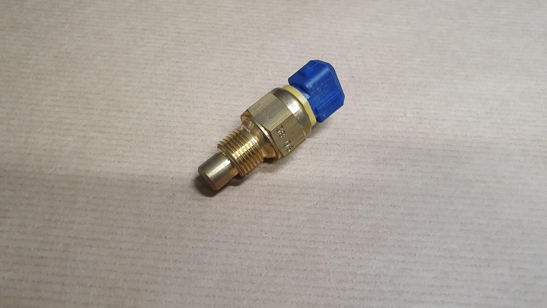 Temperaturgivare Vatten - Peugeot 207/208/301 1.6 16V från Autofrance